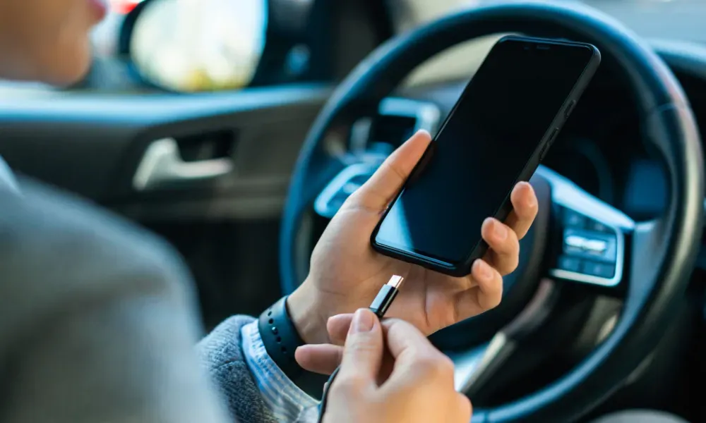 Essential Items Every Driver Should Keep in the Car - Bateriku.com